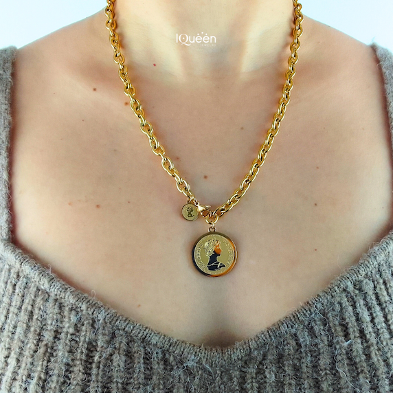Collar - Golden Queen Medal Necklace - Image 2
